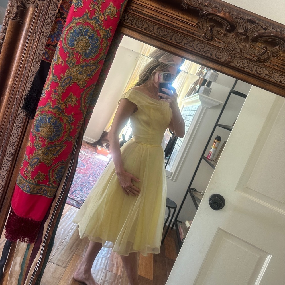 Elegant vintage 1960s Yellow Midi Dress